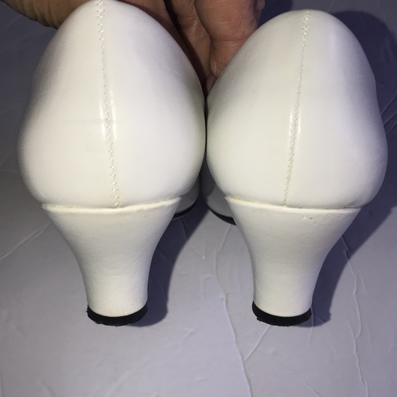 Women’s Easy Street Heels - Picture 6 of 11